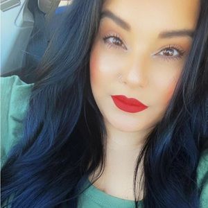 Meet your Posher, Cynthia